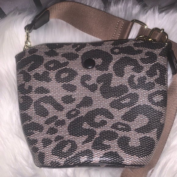 Chic Leopard Print Crossbody Bag - Picture 2 of 7